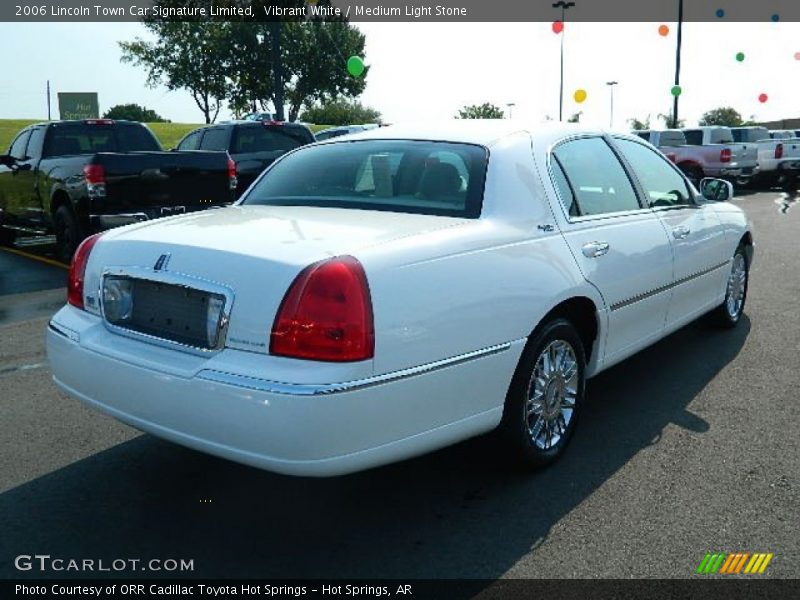 Vibrant White / Medium Light Stone 2006 Lincoln Town Car Signature Limited