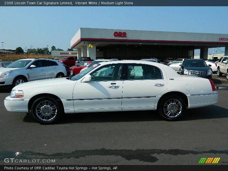 Vibrant White / Medium Light Stone 2006 Lincoln Town Car Signature Limited
