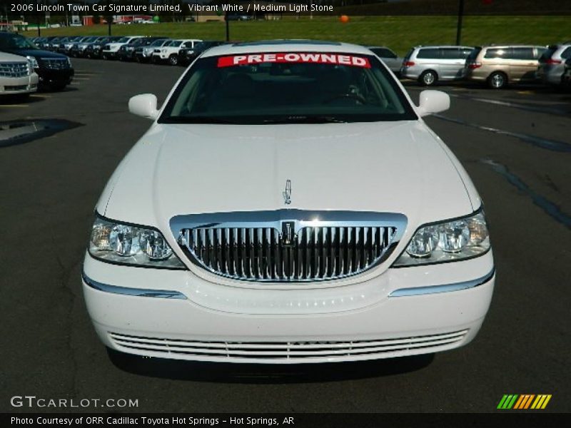 Vibrant White / Medium Light Stone 2006 Lincoln Town Car Signature Limited