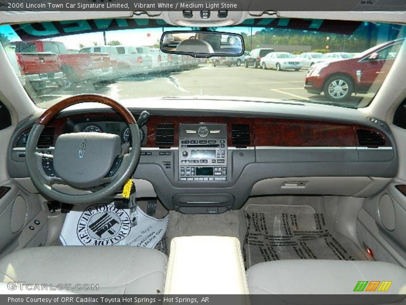 Vibrant White / Medium Light Stone 2006 Lincoln Town Car Signature Limited
