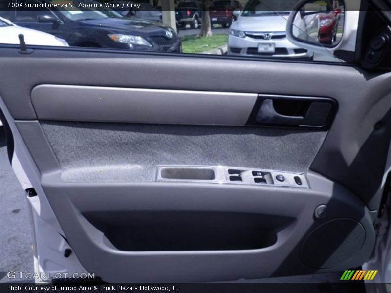 Absolute White / Gray 2004 Suzuki Forenza S