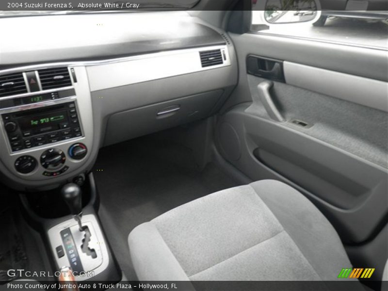 Absolute White / Gray 2004 Suzuki Forenza S