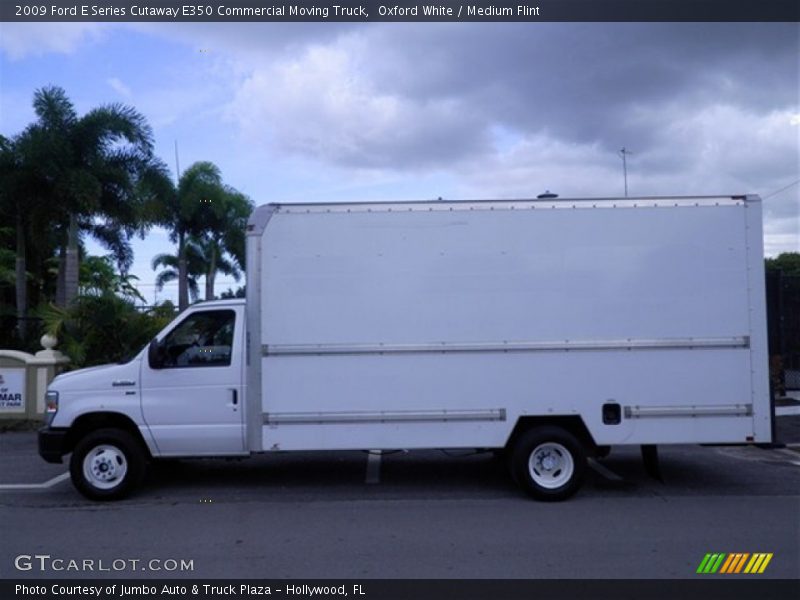 Oxford White / Medium Flint 2009 Ford E Series Cutaway E350 Commercial Moving Truck