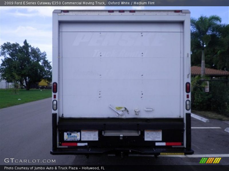 Oxford White / Medium Flint 2009 Ford E Series Cutaway E350 Commercial Moving Truck