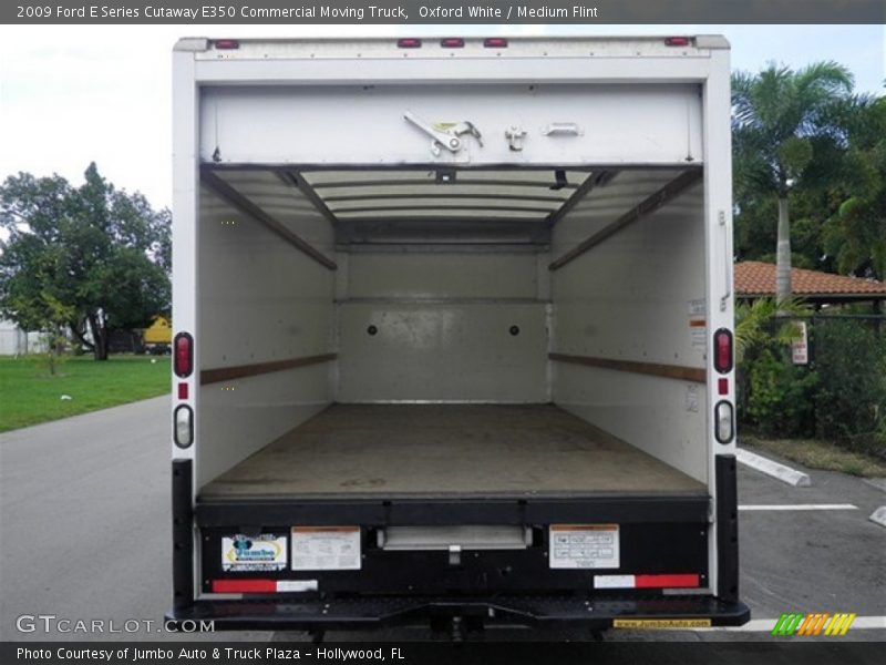 Oxford White / Medium Flint 2009 Ford E Series Cutaway E350 Commercial Moving Truck