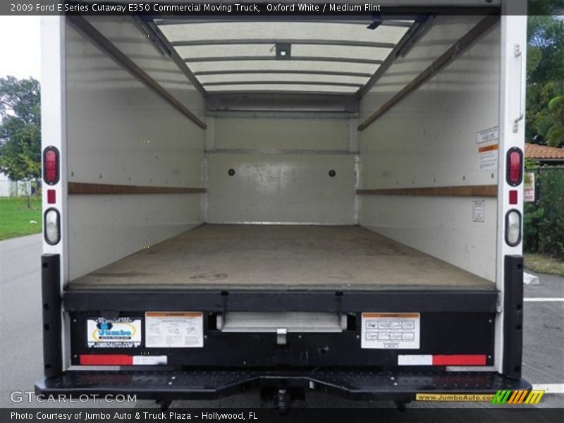 Oxford White / Medium Flint 2009 Ford E Series Cutaway E350 Commercial Moving Truck
