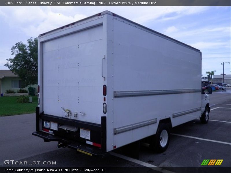 Oxford White / Medium Flint 2009 Ford E Series Cutaway E350 Commercial Moving Truck