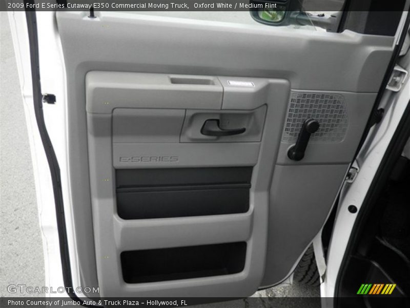 Oxford White / Medium Flint 2009 Ford E Series Cutaway E350 Commercial Moving Truck