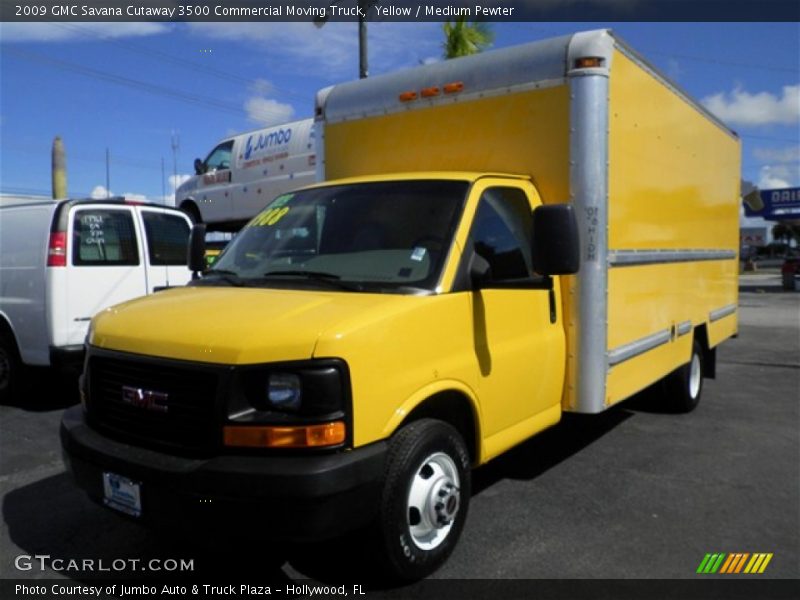 Front 3/4 View of 2009 Savana Cutaway 3500 Commercial Moving Truck