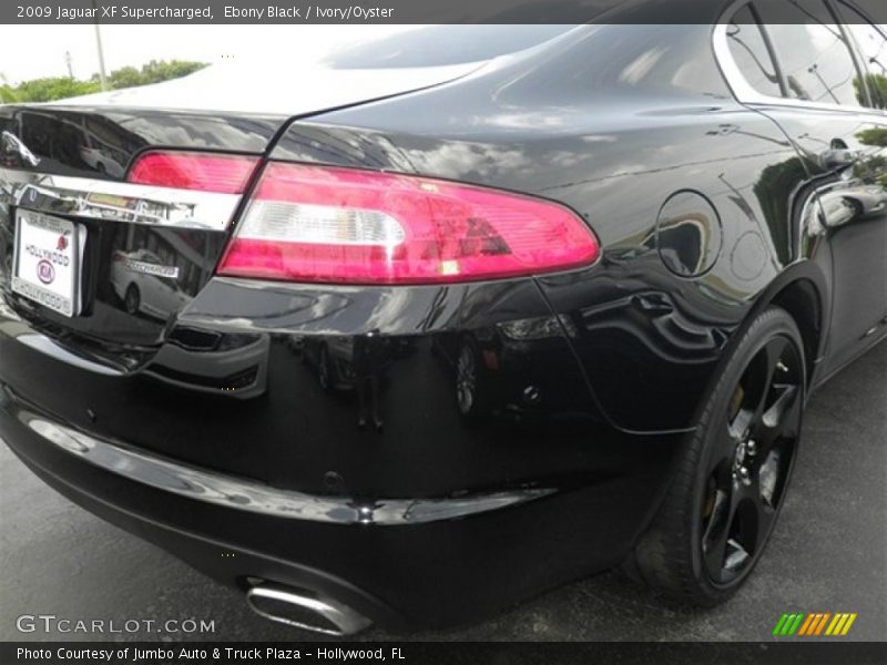 Ebony Black / Ivory/Oyster 2009 Jaguar XF Supercharged