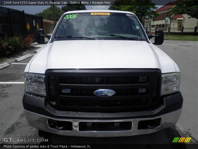 Oxford White / Medium Flint 2006 Ford F250 Super Duty XL Regular Cab