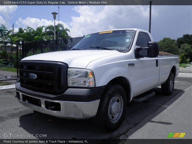 Oxford White / Medium Flint 2006 Ford F250 Super Duty XL Regular Cab