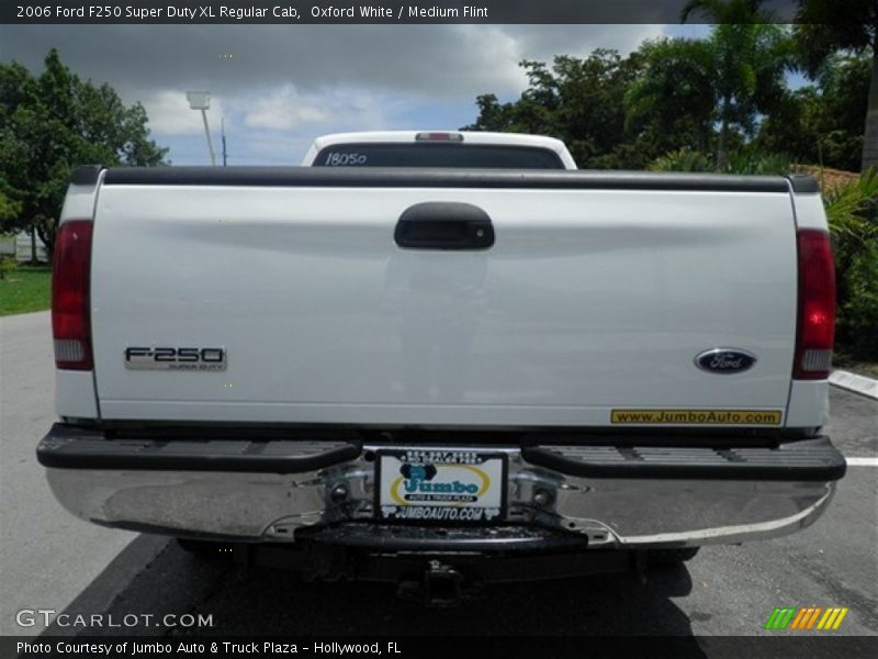 Oxford White / Medium Flint 2006 Ford F250 Super Duty XL Regular Cab