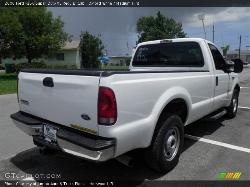 Oxford White / Medium Flint 2006 Ford F250 Super Duty XL Regular Cab