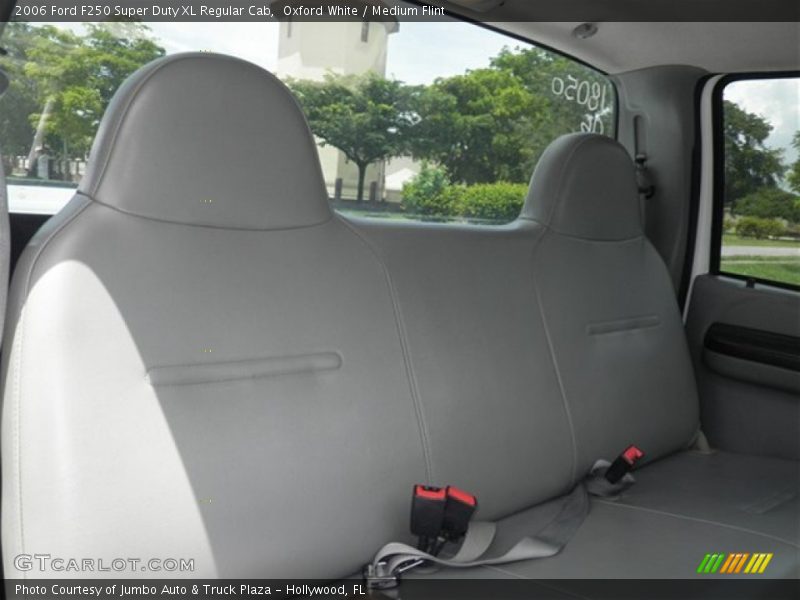 Oxford White / Medium Flint 2006 Ford F250 Super Duty XL Regular Cab