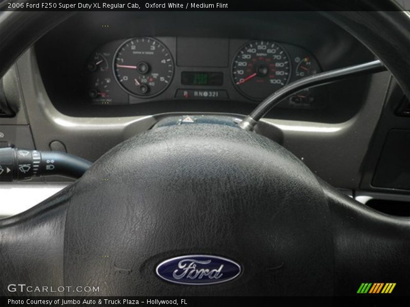 Oxford White / Medium Flint 2006 Ford F250 Super Duty XL Regular Cab