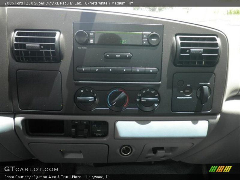 Controls of 2006 F250 Super Duty XL Regular Cab