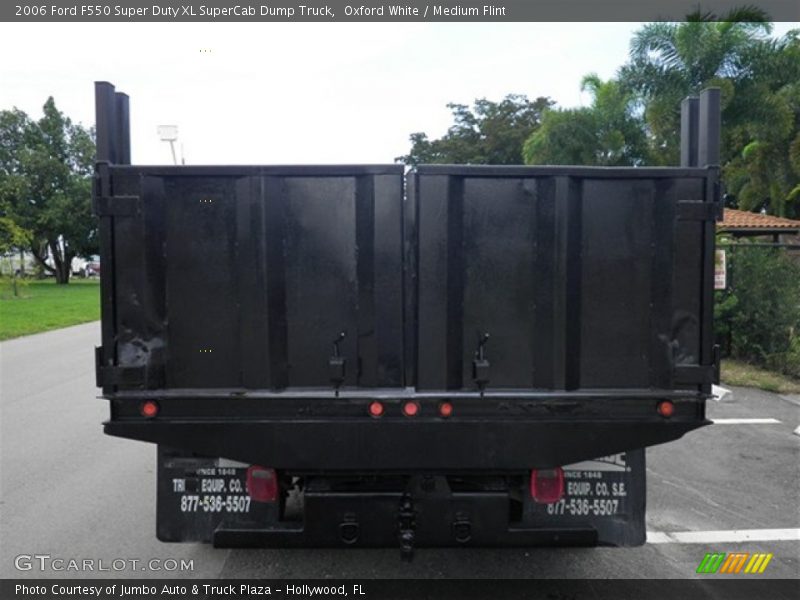 Oxford White / Medium Flint 2006 Ford F550 Super Duty XL SuperCab Dump Truck