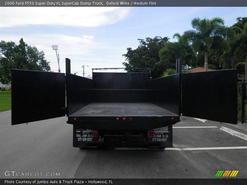 Oxford White / Medium Flint 2006 Ford F550 Super Duty XL SuperCab Dump Truck