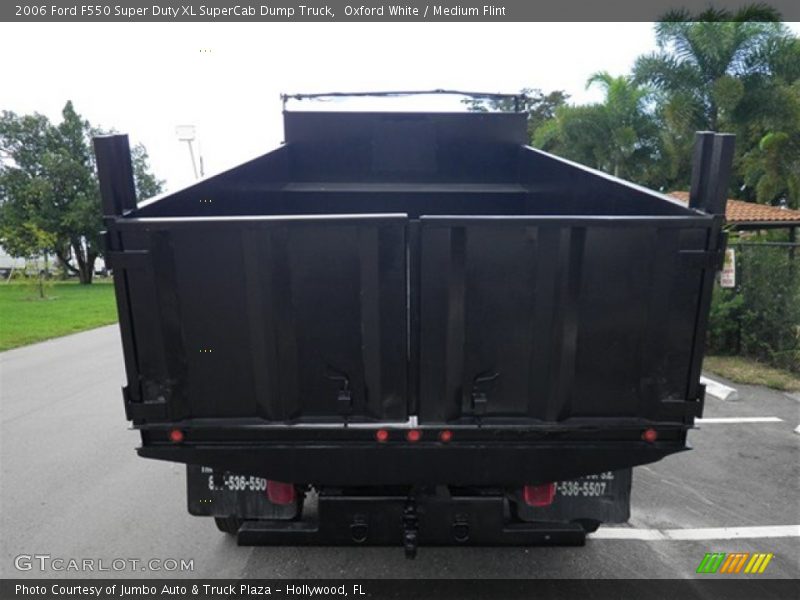 Oxford White / Medium Flint 2006 Ford F550 Super Duty XL SuperCab Dump Truck