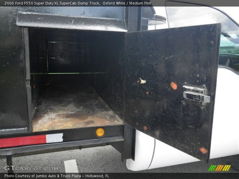 Oxford White / Medium Flint 2006 Ford F550 Super Duty XL SuperCab Dump Truck