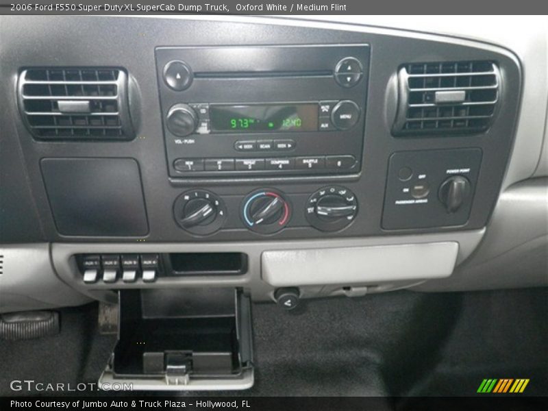 Oxford White / Medium Flint 2006 Ford F550 Super Duty XL SuperCab Dump Truck
