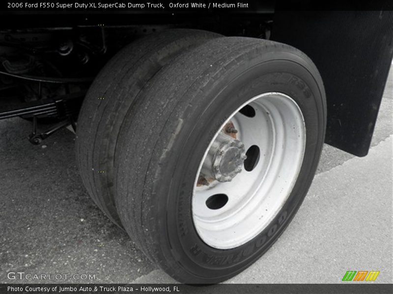 Oxford White / Medium Flint 2006 Ford F550 Super Duty XL SuperCab Dump Truck