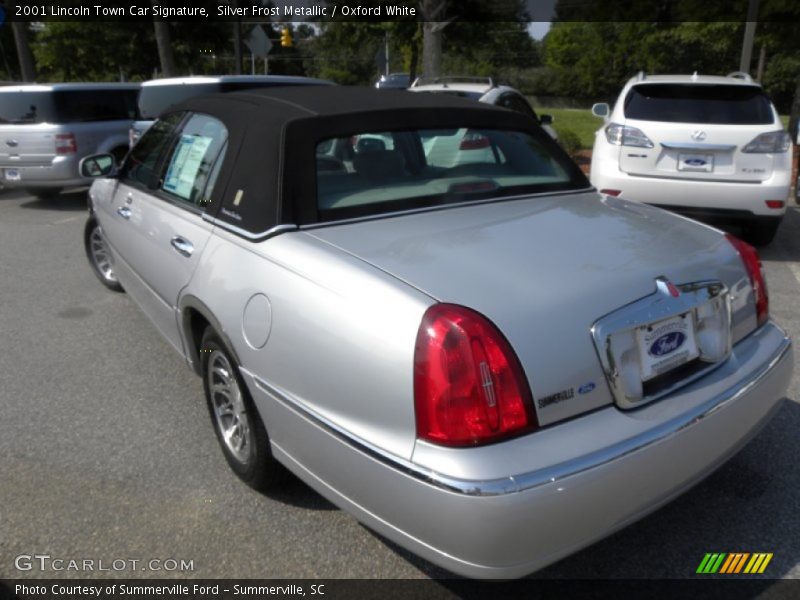 Silver Frost Metallic / Oxford White 2001 Lincoln Town Car Signature