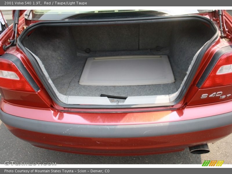 Red / Taupe/Light Taupe 2001 Volvo S40 1.9T