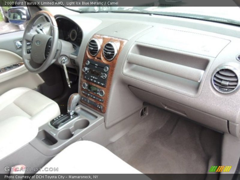 Dashboard of 2008 Taurus X Limited AWD