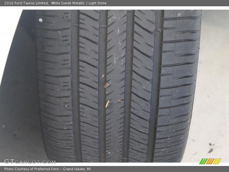 White Suede Metallic / Light Stone 2010 Ford Taurus Limited