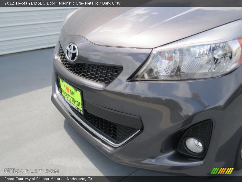 Magnetic Gray Metallic / Dark Gray 2012 Toyota Yaris SE 5 Door