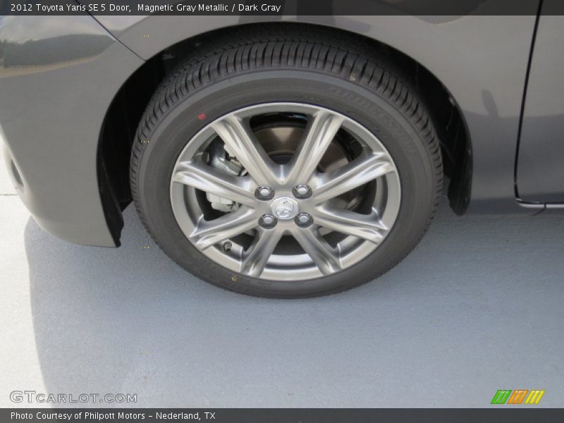 Magnetic Gray Metallic / Dark Gray 2012 Toyota Yaris SE 5 Door