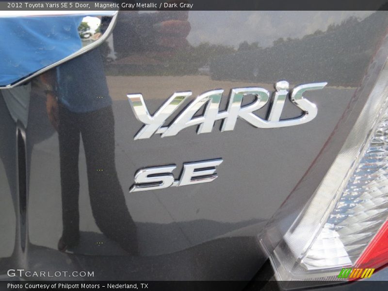 Magnetic Gray Metallic / Dark Gray 2012 Toyota Yaris SE 5 Door
