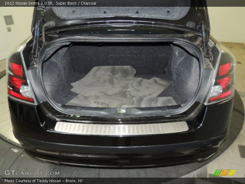 Super Black / Charcoal 2012 Nissan Sentra 2.0 SR