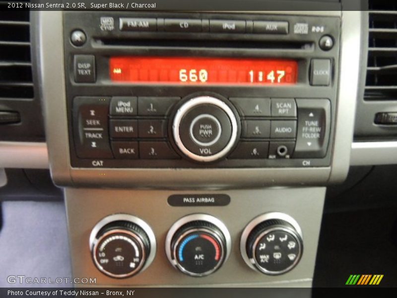 Super Black / Charcoal 2012 Nissan Sentra 2.0 SR