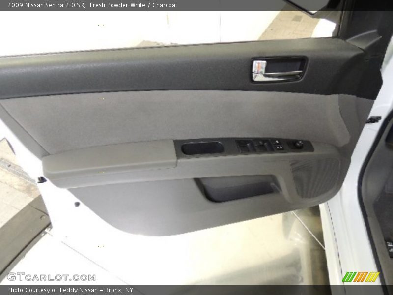 Fresh Powder White / Charcoal 2009 Nissan Sentra 2.0 SR