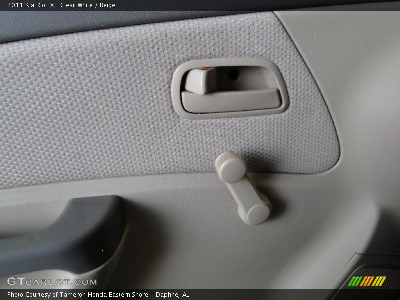 Clear White / Beige 2011 Kia Rio LX