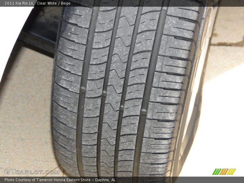 Clear White / Beige 2011 Kia Rio LX
