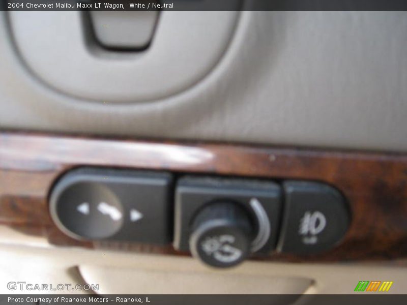 White / Neutral 2004 Chevrolet Malibu Maxx LT Wagon
