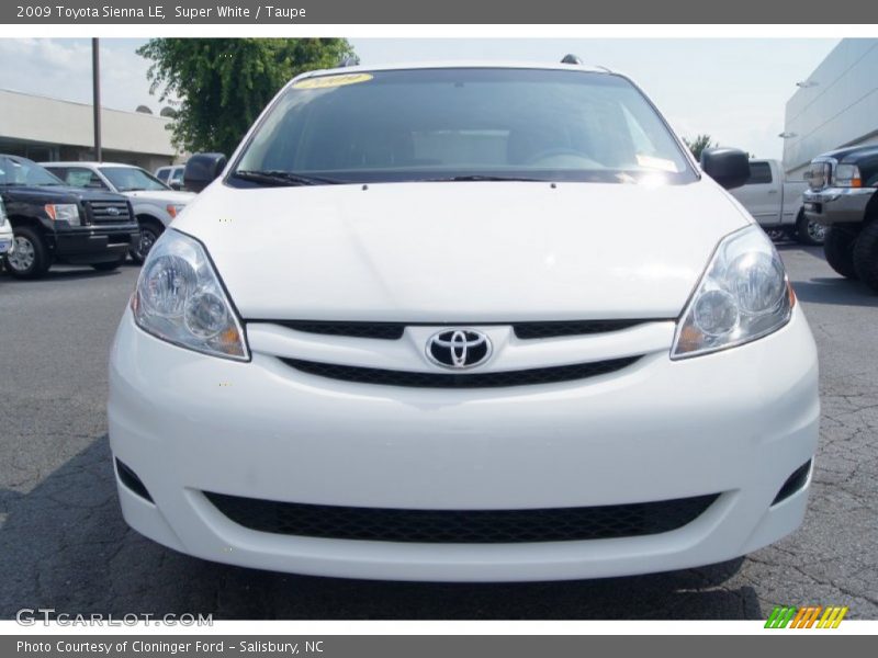 Super White / Taupe 2009 Toyota Sienna LE