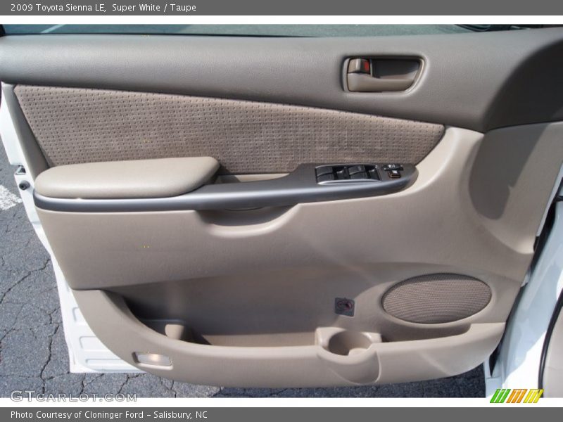 Super White / Taupe 2009 Toyota Sienna LE