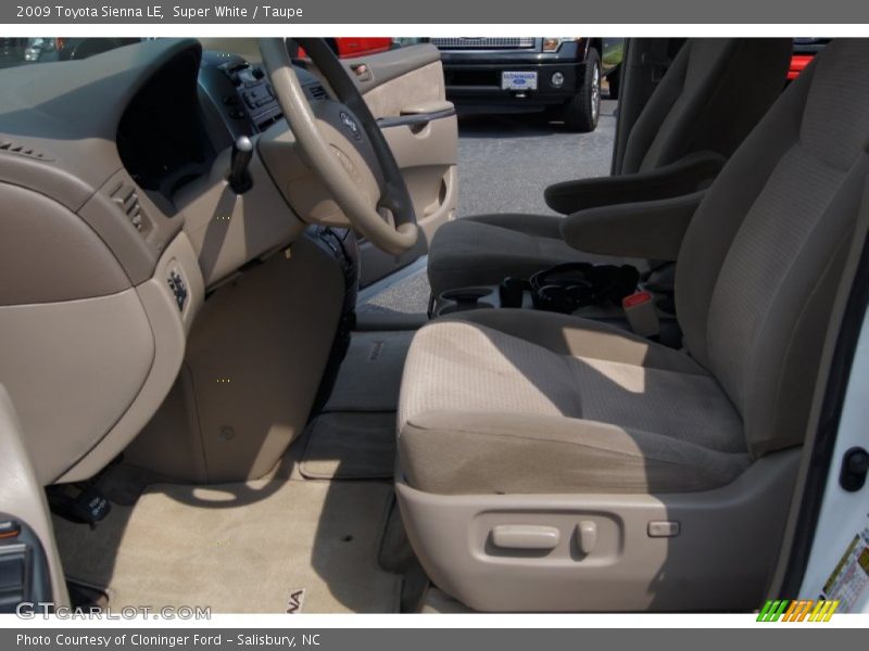 Super White / Taupe 2009 Toyota Sienna LE