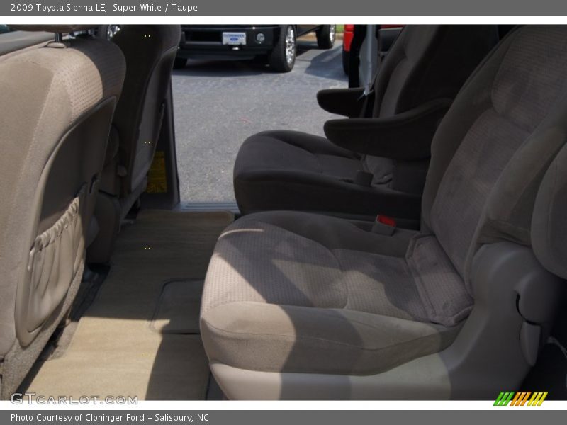 Super White / Taupe 2009 Toyota Sienna LE