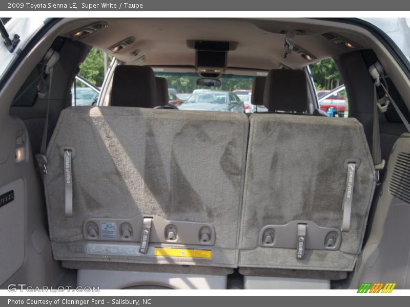 Super White / Taupe 2009 Toyota Sienna LE