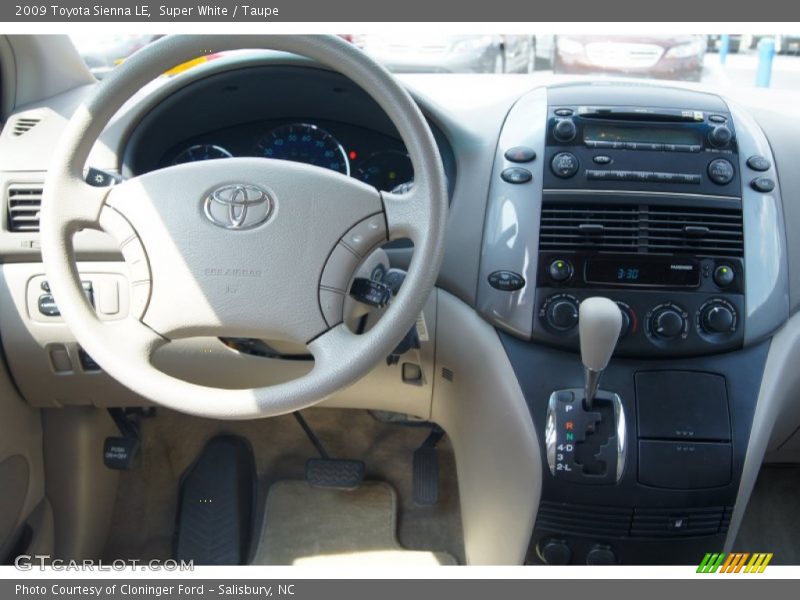 Super White / Taupe 2009 Toyota Sienna LE