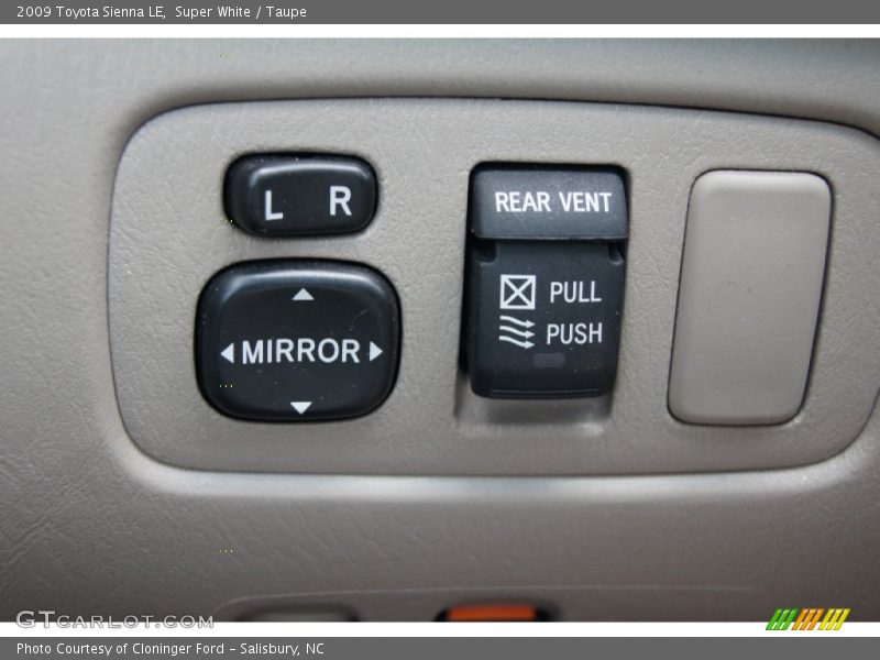 Super White / Taupe 2009 Toyota Sienna LE