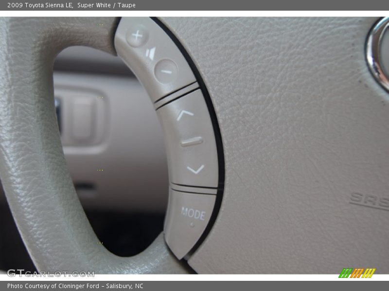 Super White / Taupe 2009 Toyota Sienna LE