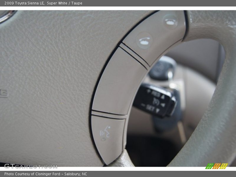 Super White / Taupe 2009 Toyota Sienna LE
