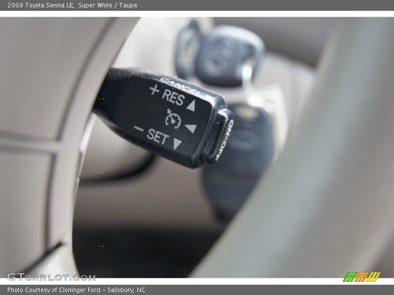 Super White / Taupe 2009 Toyota Sienna LE